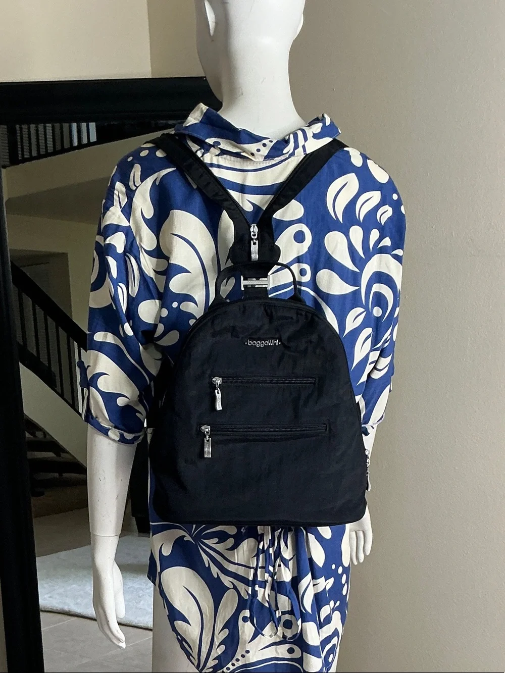 Black Men's Casual Backpack - Baggallini
